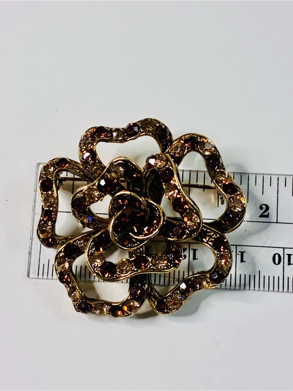 VTG Gold-Tone Mocha Mousse Brown Crystal Floral Brooch Effortless Elegant EUC